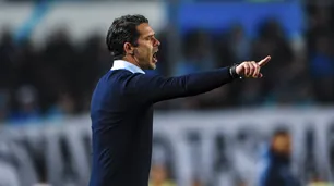 Insultado por los hinchas tras la derrota en el clásico, Fernando Gago dejó de ser el DT de Racing