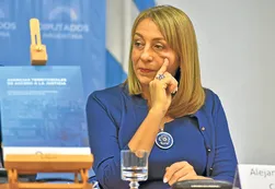El Gobierno busca aval de la Justicia para echar a Gils Carbó por decreto