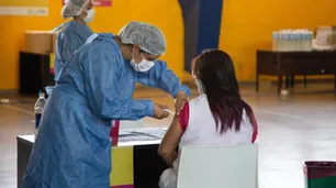 Este martes se vacunaron 8.000 docentes y no docentes de escuelas porteñas