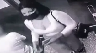 Buscan a la "viuda negra del barbijo": lo sedujo en Tinder, lo drogó y le robó 100 mil dólares