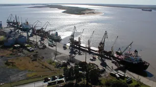 San Nicolás: Guerra de intereses por el control del puerto
