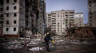 Kiev sigue bajo ataque: Rusia cortó los accesos y hay toque de queda