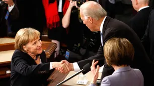 Una nueva confusión de Joe Biden: recordó al fallecido Helmut Kohl en vez de a Angela Merkel