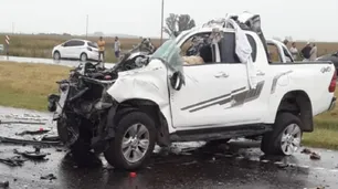 Ruta 7: tres hombres murieron al chocar su camioneta contra un camión