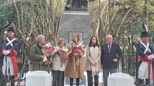 Tres tataranietas de Vicente López y Planes lo homenajearon en el Día del Himno Nacional