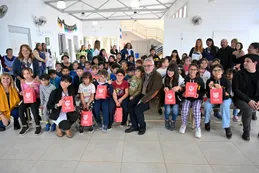 Julio Zamora entregó 251 pares de anteojos nuevos a estudiantes de Tigre