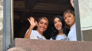 Lali Espósito y María Becerra en la marcha LGBT: saludos desde la ventana y emoción