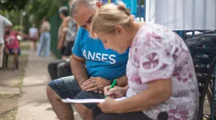 La jubilación mínima no llega a 160 dólares blue y es casi la más baja de la región