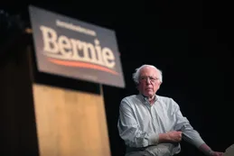 ‘Look’ de Bernie Sanders desata memes, y también las ventas
