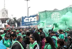 Gremios estatales presionan para que aumenten los sueldos igual que privados