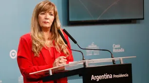 "Brutos y mentirosos": Cerruti estalló contra un periodista que criticó la licitación de cinco televisores