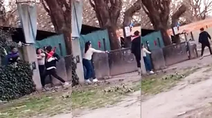 Fuerte video: para defender a su hijo, una mujer disparó a los pies de su agresor