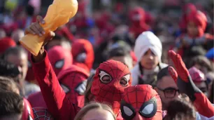 Cientos de "Spidermans" coparon el Obelisco y rompieron un récord mundial
