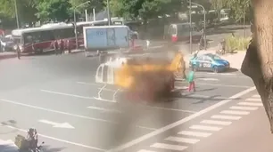 Video: una mujer fue trasladada en helicóptero tras ser atropellada en la 9 de Julio