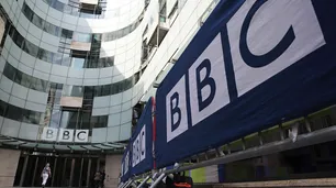 La BBC suspendió a uno de sus conductores por pagarle a un menor a cambio de fotos íntimas