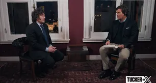 Por qué la entrevista de Tucker Calson a Javier Milei es una de las más vistas de la historia