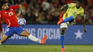 Brasil amargó a Chile sobre el final y Bolivia rompió el invicto de Colombia