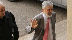 Allanan domicilios de la mujer de De Vido y sus hijos