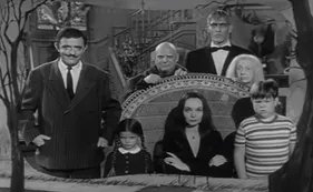 Murió "Merlina", la actriz de la serie original: cuál fue el destino del elenco de "Los Locos Addams"