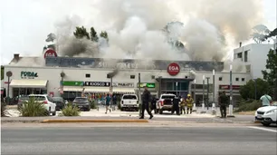 Un supermercado lleno de turistas se incendió en Pinamar