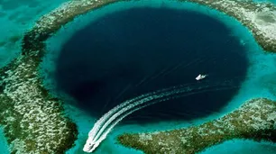 Expedición submarina al Gran Agujero Azul