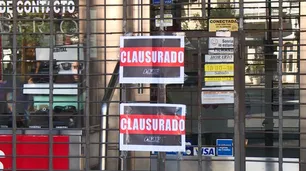 Clausuraron una farmacia en Paternal que vendía a 600 pesos el medio litro de alcohol en gel