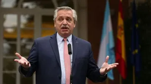 Un 24M con el Presidente lejos del país