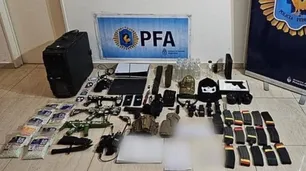 Detuvieron a un adolescente de 16 años por planear un tiroteo escolar: tenía material con símbolos nazis y “afinidad a la extrema derecha”