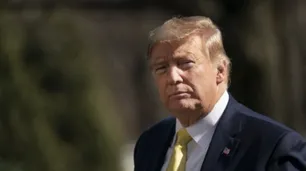 Trump tuvo contacto con dos congresistas que estuvieron expuestos al coronavirus