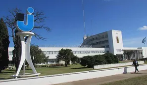 La encuesta que revela la pauperización de la docencia universitaria: 1 de cada 5 docentes trabaja en Uber, Rappi o Avon