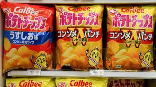 La guerra con Irán llega a las góndolas japonesas y deja sin color a las bolsas de papas fritas