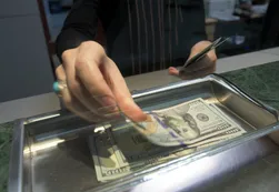 Por el dólar, estudian un plan para que las petroleras no deban subir las naftas