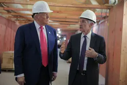 Trump dice que “no es necesario despedir a Powell” tras su visita a la Reserva Federal