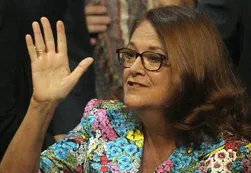 Para Alicia Castro, la causa Malvinas "se debe resolver de manera pacífica"