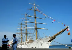 La fragata Libertad partirá en un viaje reducido para evitar embargos