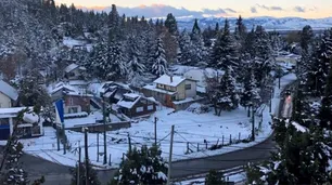 Inesperada nevada cubrió Bariloche y El Bolsón tras días de incertidumbre por los incendios forestales