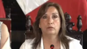 La presidenta peruana se reafirma mientras cientos de turistas están bloqueados