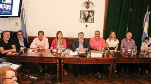La CGT se reunió con senadores peronistas para afinar la estrategia contra el DNU de Milei