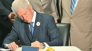 Bill Clinton a George Bush padre en 1992: "Es la economía, estúpido"