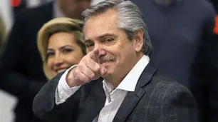 Martín Caparrós: "Alberto arma su aparato de poder para mandar a CFK a cuidar a sus nietos"