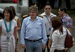 El 25 de mayo en la embajada de Del Sel: vino, empanadas y Los Nocheros