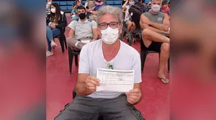 Pese a su canción militante, Ignacio Copani se vacunó con Pfizer "sin ir a EEUU y gratis"
