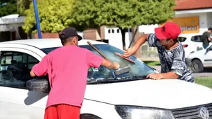 Cómo es la nueva ley que regula a los naranjitas y limpiavidrios en Córdoba: qué cambia, qué sanciones habrá y qué pasará ahora