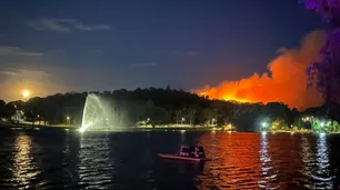 Un feroz incendio devasta el Cerro de la Cruz, en Tandil