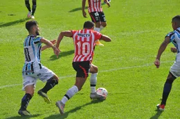 Dos pelotazos en contra