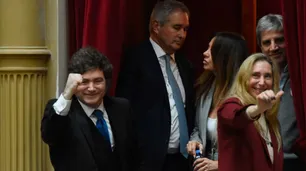 Milei tildó de "asesinos" a los diputados de izquierda, cargó contra la prensa y festejó el discurso de Adorni en el Congreso