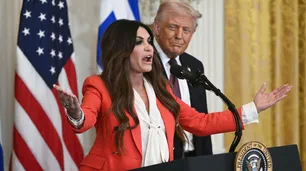 Renunció la embajadora de Trump en Grecia tras las denuncias por presuntos favores políticos y regalos indebidos