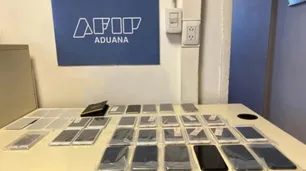 Quiso entrar 26 Iphones desde Paraguay, pero parecía Robocop y "lo dejaron sin crédito"