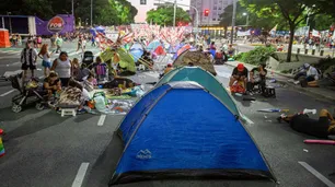 Piqueteros acampan en la 9 de julio en reclamo por la baja de 100 mil planes sociales