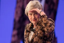 Theresa May viaja con urgencia a Bruselas para salvar cumbre por el brexit